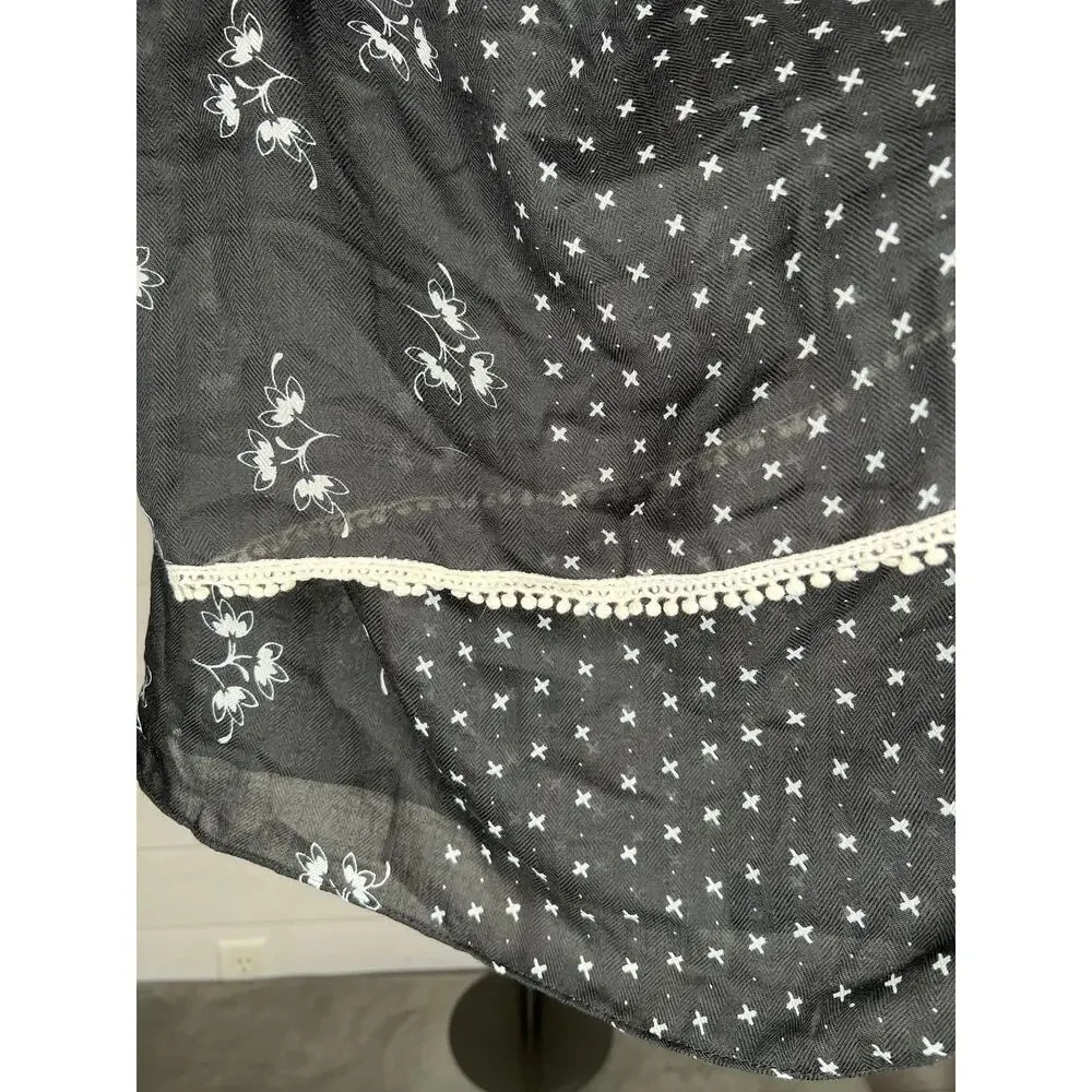 Loft black & white floral infinity scarf NWOT